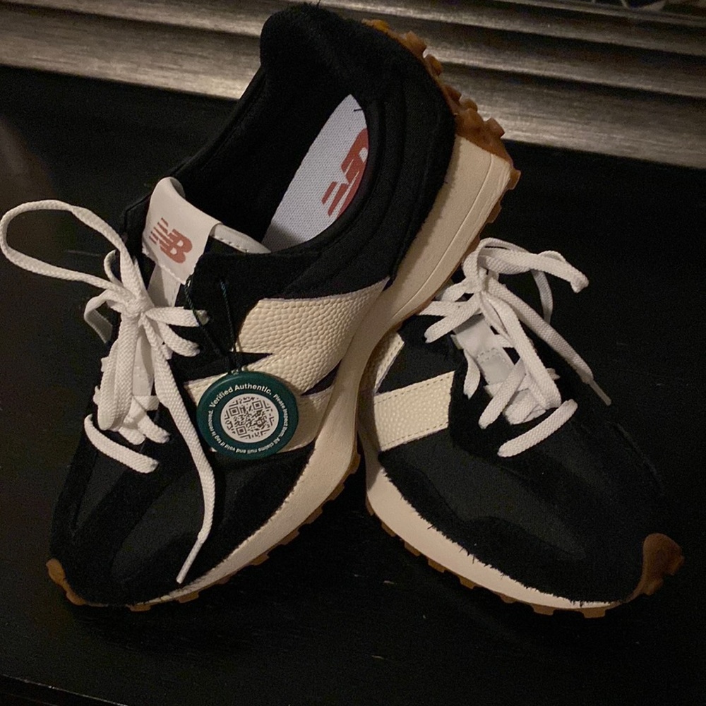 New Balance WS327BL
U.S. Women's Size: 8.5W
Condition: New, StockX Verified